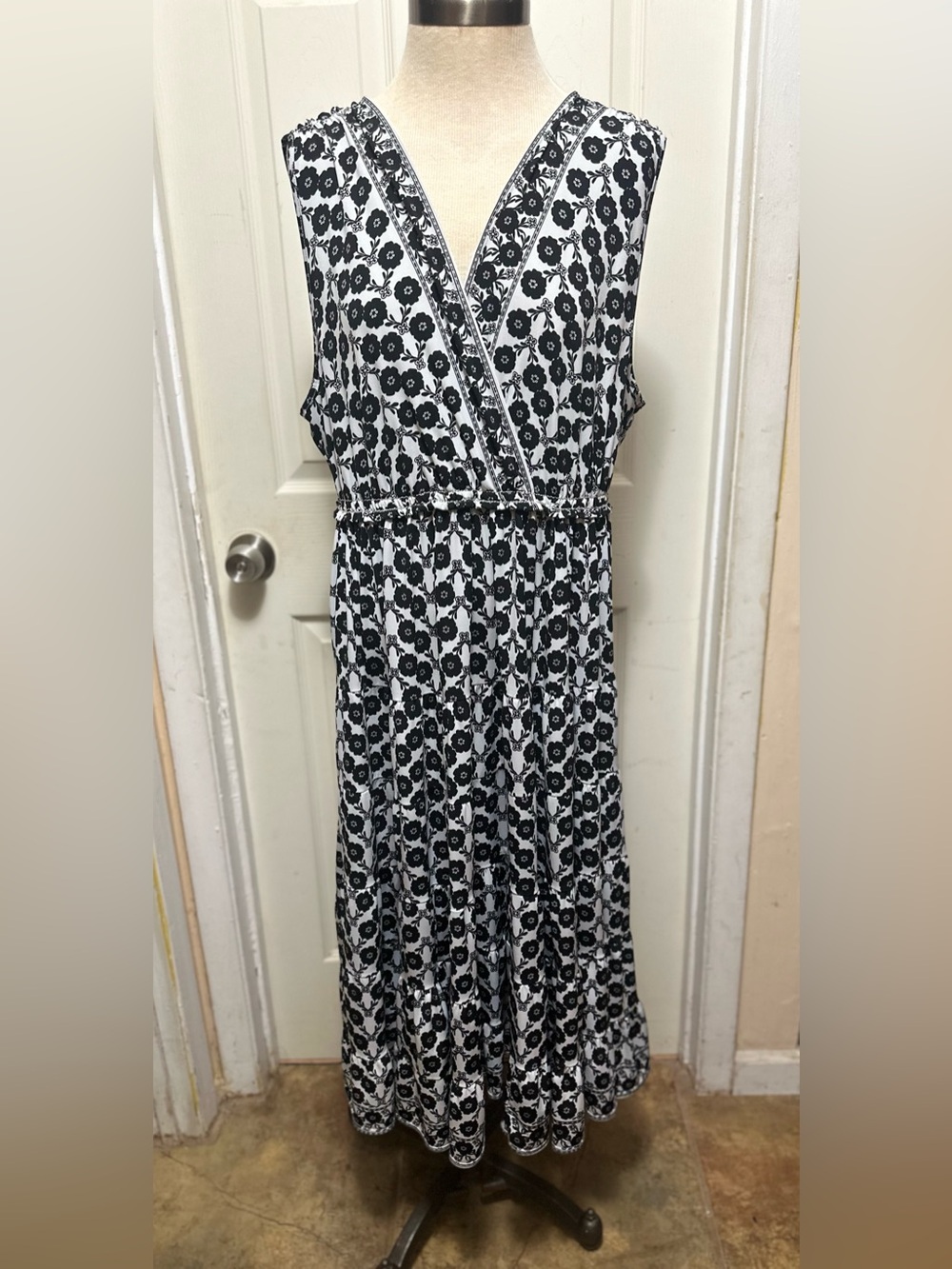 Max Studio Black White Floral  Sleeveless Tiered Maxi Dress  Size 1X #634